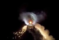 热气球90米高空瞬间爆炸砸向人群 现场火花四溅多人受伤