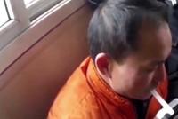 男子骑摩托摔交警面前 被扶起后发现系醉驾
