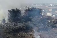 盐城爆炸核心区:水泥墙体炸得开裂 现场一片狼藉