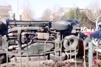 北京海淀区一辆黑色奥迪连撞4车 致1死4伤