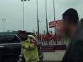 男子高速上从两车夹缝中强行变道 随后可怕的事情发生了