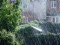 湖南一高校因暴雨宿舍秒变瀑布墙 学生:第一次见这么大的雨