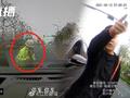 男子违章后开车顶撞交警:被拦停后扬言"弄死你"