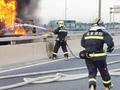 北京一厢式货车起火车头基本烧毁 无人员伤亡