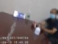 民警扔手铐霸气对话包工头帮工人讨薪