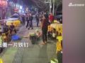 两人夜市街头卖艺,表演胸口碎大石,现场让网友大呼:隔着屏幕都觉得疼