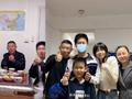 孙海洋一家春晚送祝福:孙卓首露脸 和小时候等比放大