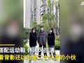 46岁老爸穿上女儿衣服,乍看背影是“潮男”,转身过来气质绝绝子