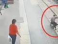 印度机车检查员卧轨自杀身亡,乘客站台上目睹全程