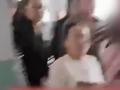 山西吕梁离石区教育局回应“小学家长会上起冲突”:相关科室处置中