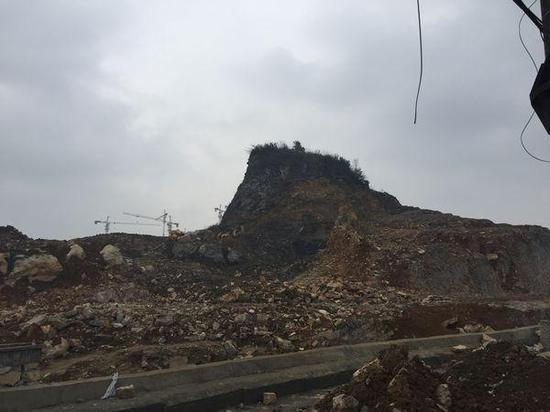 王亮家被拆迁房屋的地方已是一片废墟。上游新闻记者 张曼双 摄