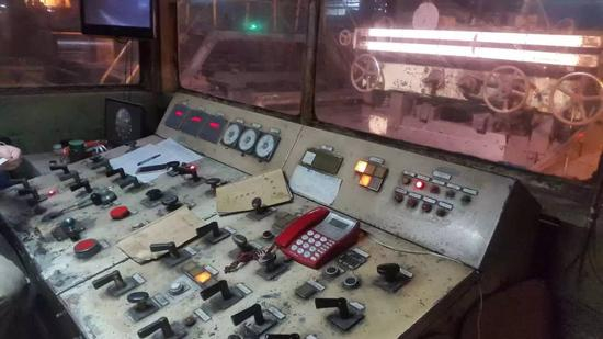 万志宏曾经工作使用的操作台