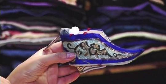 纪录片《Last Golden Lotus-The Secret of Chinese Foot Binding》里的三寸金莲