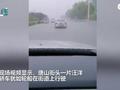 河北唐山遭遇暴雨,街道一片汪洋轿车变轮船