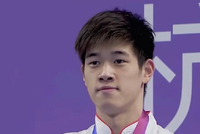 男子100米自由泳：潘展乐48秒01夺冠，获得本届赛事个人项目首金