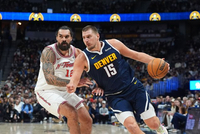 掘金3分险胜火箭 约基奇三双+6犯 申京三双+失绝平