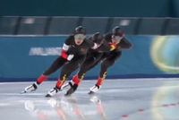 太棒了！速滑男团追逐中国队险胜摘铜创历史，队员赛后喜极而泣
