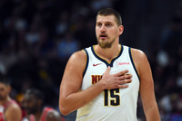 掘金大胜绿军 约基奇30+12+6 穆雷生病退赛 杰伦·布朗23+11