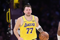 小奥尼尔三分绝杀！太阳逆转送湖人三连败 东契奇空砍41+8+8