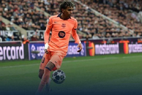 读秒绝平！巴萨1-1客平纽卡 奥尔莫造点 亚马尔点射绝平 巴恩斯破门