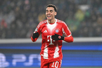 拜仁官方：帕夫洛维奇恢复个人训练，穆西亚拉和阿芳完成有球训练