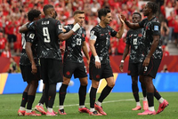 登顶！加拿大6-0九人卡塔尔取世界杯首胜 戴维戴帽 科内疑似重伤