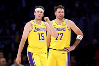 NBA季前赛-湖人再擒国王 东契奇23分 里夫斯8+8 阿卡夫15中4