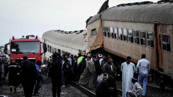 埃及两列火车相撞画面曝光