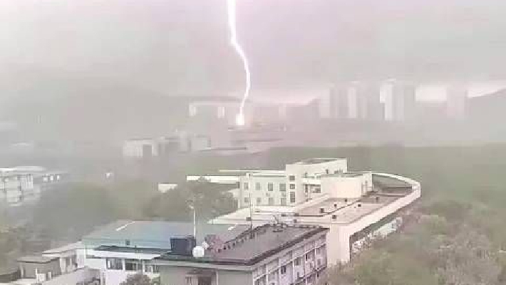 华科大回应宿舍被雷劈