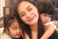 阿娇晒与干女儿私下互动 亲昵献吻眉眼温柔精致