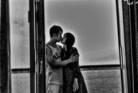 吴尊晒一家人其乐融融旅行照 和老婆亲亲甜蜜撒狗粮