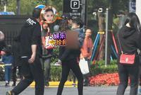 Baby带父母儿子聚餐三代同堂 陪小海绵逛玩具店买买买