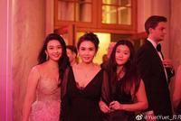 邱淑贞爱女沈月亮相名媛舞会 粉裙俏皮颜值不输妈妈