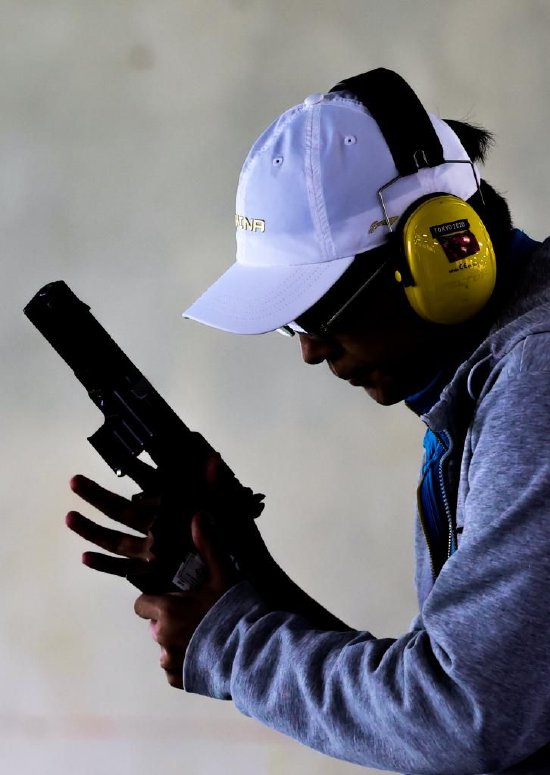 8月4日，中国选手李越宏在比赛中。新华社记者 张帆 摄