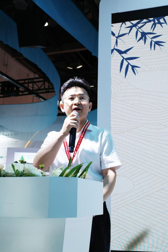 “返乡的方式--双子座文丛·第三辑分享会”BIBF书展举行|广西壮族自治区|诗歌|文学|漓江|何向阳_手机新浪网