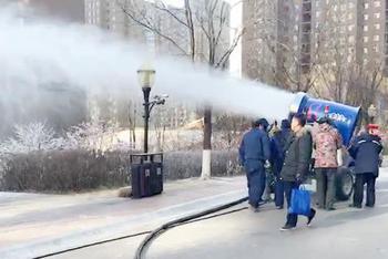 超硬核!物业人工造雪