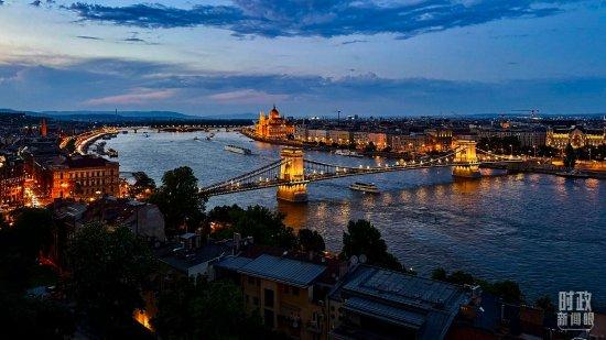 △金色的布达佩斯之夜。（总台央视记者郁振一拍摄）