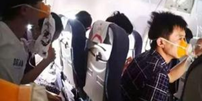 民航局通报川航事件 乘客用手机视频曝更多细