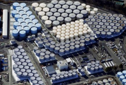 ▲日本福岛第一核电站核污水储水罐 图据：新华社