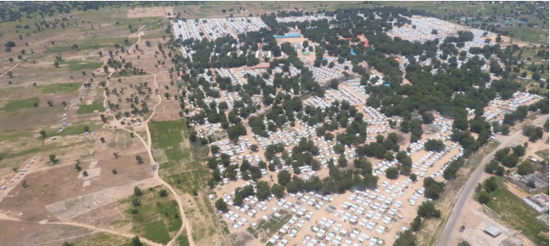 尼日利亚北部的一处难民营人满为患。UN图