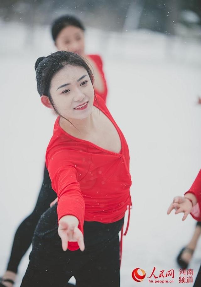 郑州尬舞大雪图片