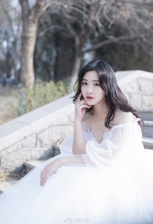 贵州大学校花爽朗阳光 森系写真惹人爱