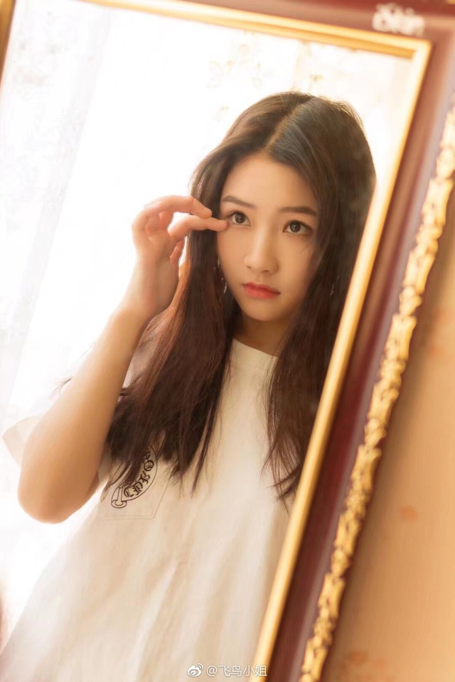 贵州大学校花爽朗阳光 森系写真惹人爱