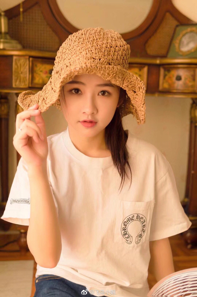 贵州大学校花爽朗阳光 森系写真惹人爱