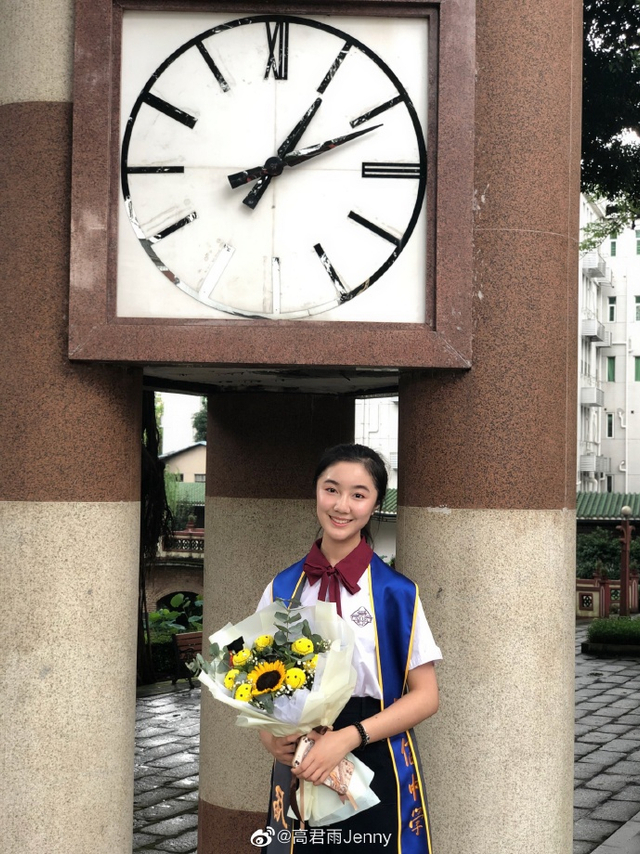 点读机女孩中学毕业