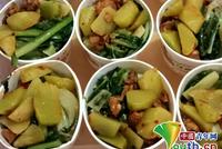 四川一高校厨师日送百份盒饭 温暖一线防控人员
