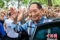 袁隆平出席湖南农大新生开学典礼 分享成功“秘诀”