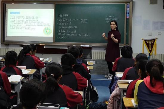 数学组张怡老师做市级展示课