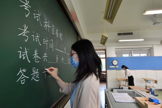 北京十二中考场布置中。新京报记者 李木易 摄