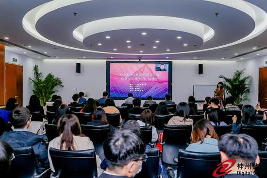 来自南加州大学的选手进行线上答辩